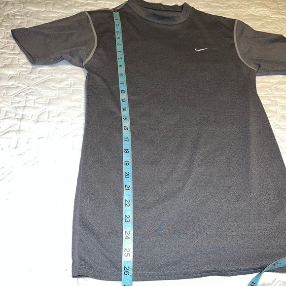 Nike workout shirt - Picture 5 of 6